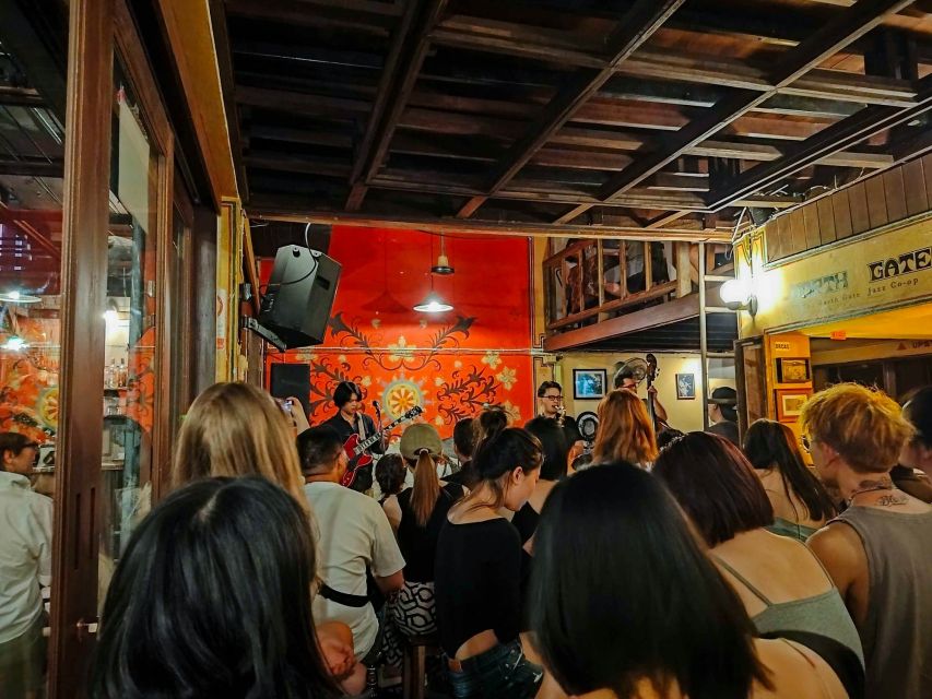 Chiang Mai: Chiang Mai Bar Hopping Guided Night Tour - Ton Lam Yai Market: flower-market energy with some freedom to wander