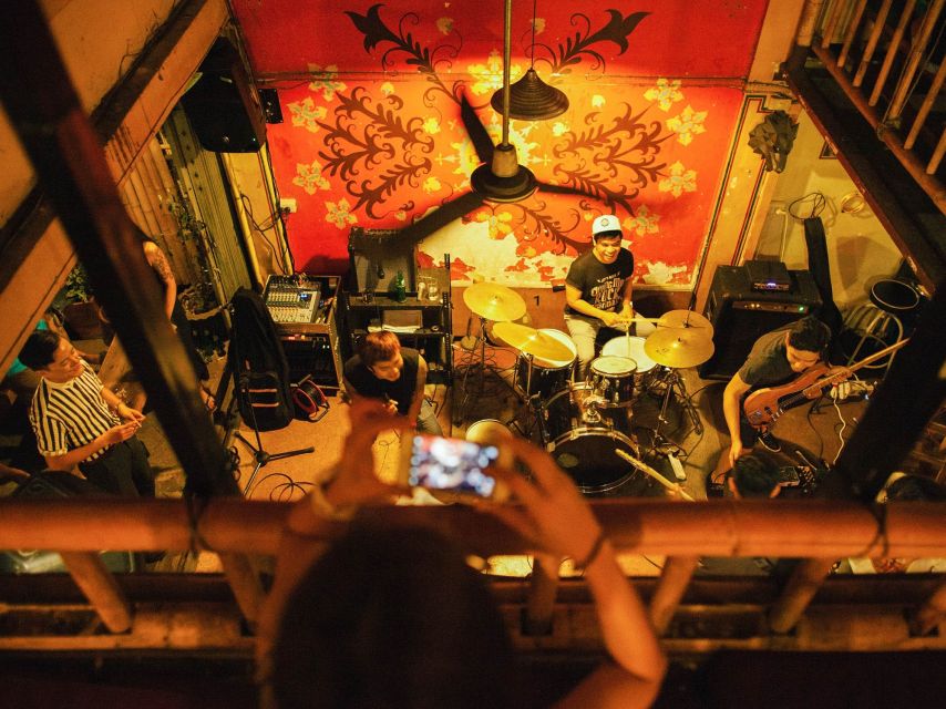 Chiang Mai: Chiang Mai Bar Hopping Guided Night Tour - Meet at Wat Lok Moli and get moving fast (with the right mindset)