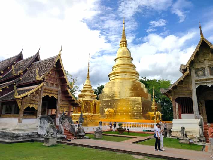 Chiang Mai: Chiang Mai Old City Twilight Walking Tour - Three Kings Monument Finish: Connecting the Dots on Royal Heritage