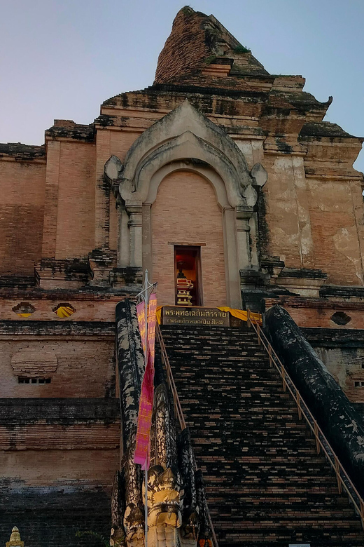 Chiang Mai: Chiang Mai Old City Twilight Walking Tour - Should You Book the Chiang Mai Old City Twilight Walking Tour?
