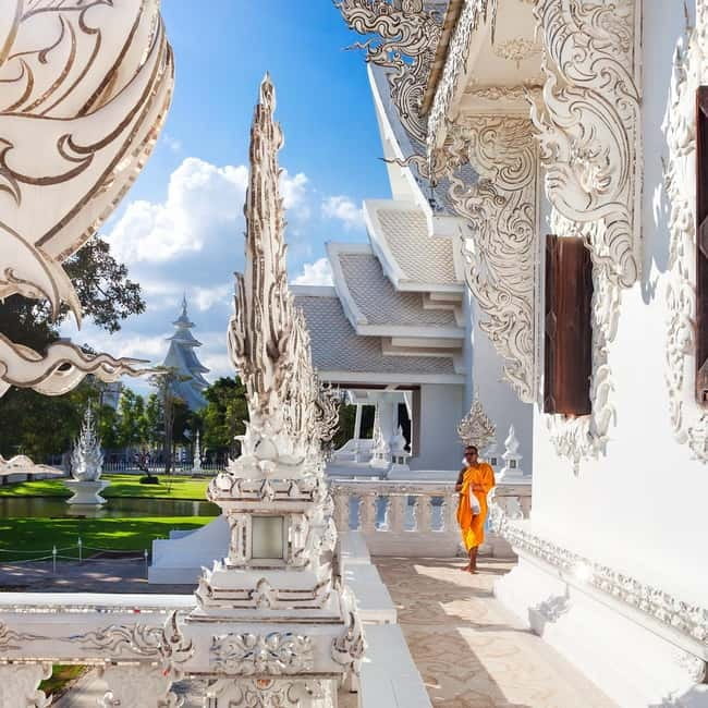 Chiang Mai: Chiang Rai Famous Temples & Hot Springs Day Trip - Mae Kachan Hill Tribe and Long Neck Village: cultural variety with a short visit
