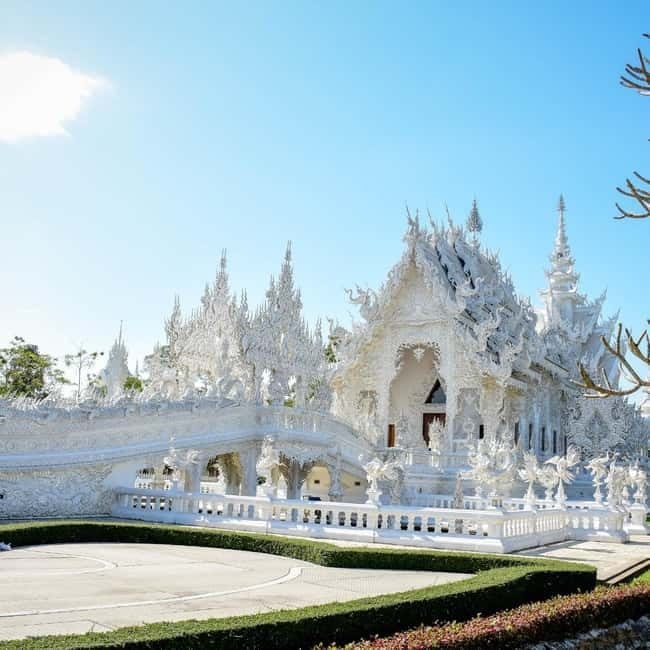 Chiang Mai: Chiang Rai Famous Temples & Hot Springs Day Trip - Wat Rong Suea Ten (Blue Temple): shorter visit, strong visual payoff