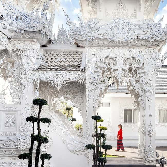 Chiang Mai: Chiang Rai Famous Temples & Hot Springs Day Trip - Baan Dam Museum and Huay Pla Kang Temple: the offbeat extras