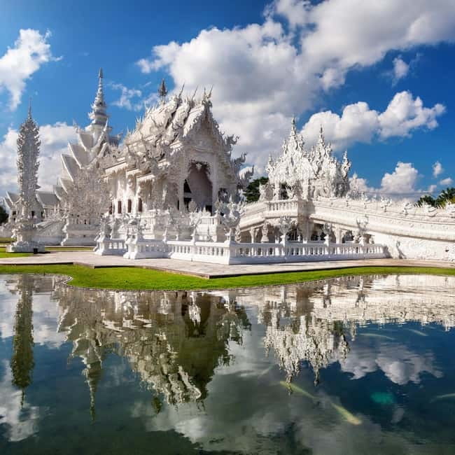 Chiang Mai: Chiang Rai Famous Temples & Hot Springs Day Trip - Lalitta Café break: a timed, photo-friendly pause