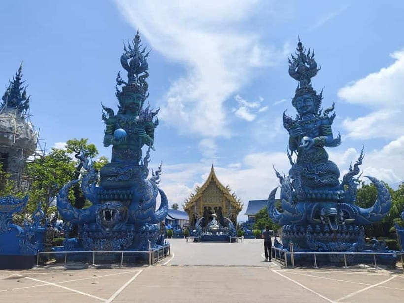 Chiang Mai: Chiang Rai Red, White, and Blue Temples day tour - Long Neck Karen Village (Optional): Worth It, But Know the Trade-Off