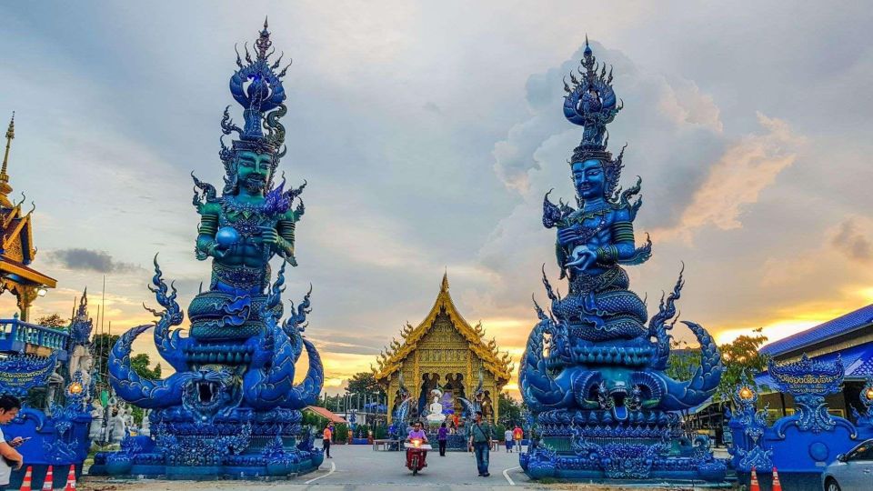 Chiang Mai: Chiang Rai Temples & Black House Discovery Tour - Pickup, van time, and the group size reality