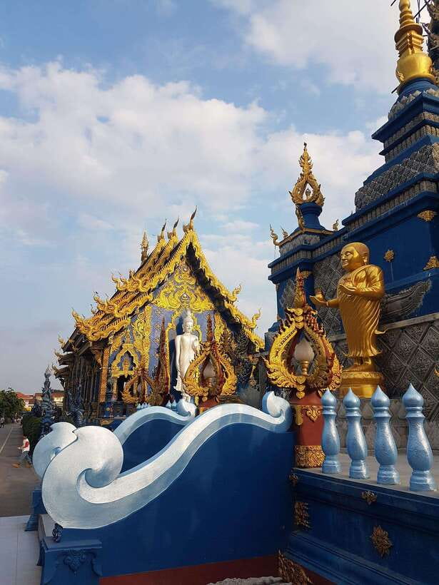 Chiang Mai> Chiang Rai Temples(White/Red/Blue) Day Tour - Wat Rong Khun (White Temple): Purity, Pop Symbols, and Big White Details