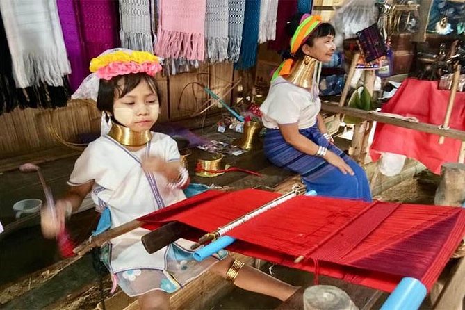 Chiang Mai-Chiang Rai: White Temple-Black Museum-Blue Temple - Stop 4: Mae Khachan Hot Spring as a break from temple walking