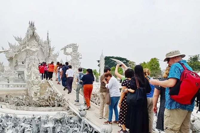 Chiang Mai-Chiang Rai: White Temple-Blue Temple-Lalita Cafe - Longneck Karen Village: how to decide before you book