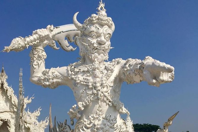 Chiang Mai-Chiang Rai:White-Black-Blue Temple-Golden Triangle-Keren-Boat Trip - Guide and Driver Dynamics on a 13–14 Hour Day