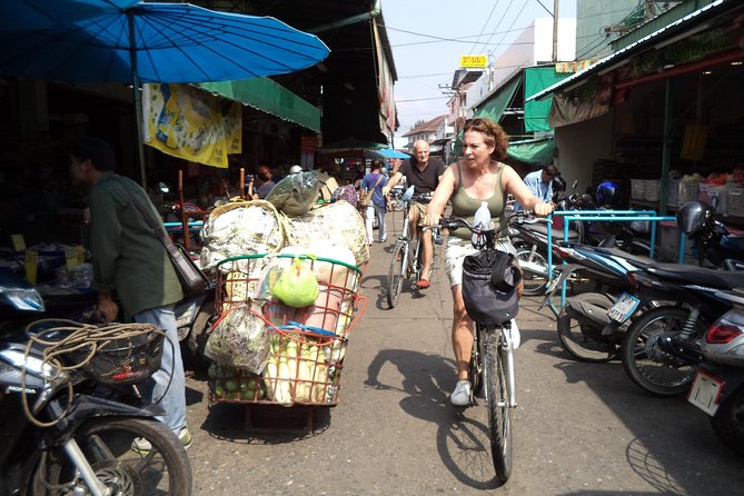 Chiang Mai City Culture Half-Day Cycling Tour - Silversmiths, Food, and Flower Markets: The Craft and Commerce Side of Chiang Mai