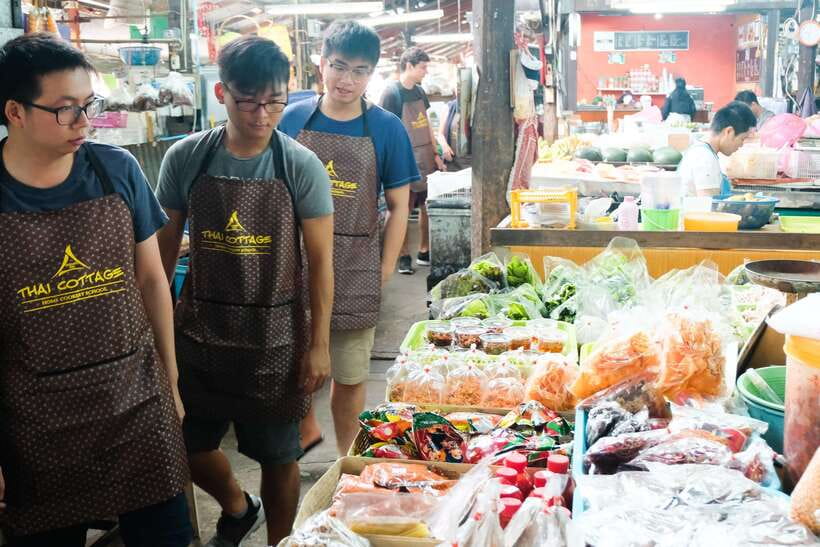Chiang Mai: Cooking Class, Market and Thai Herbs Garden Tour - Main Course Cooking: Pad Thai, Fried Chicken, and Crowd Favorites