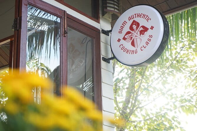 Chiang Mai Cooking Class - Siam Authentic Cooking Class - Chef Vee Instruction and the Four-Course Cooking Flow