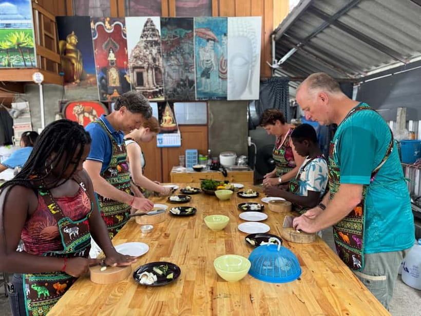 Chiang Mai: Cooking Class with Market Tour and Pickup - Should You Book Daddy’s Kitchen Cooking Class?