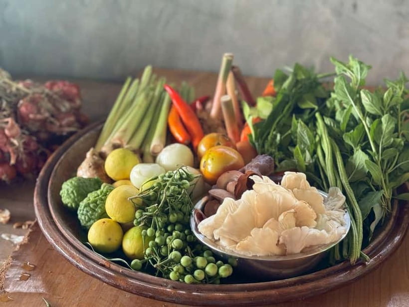 Chiang Mai: Cooking Class with Market Tour and Pickup - Daddy’s Kitchen in Chiang Mai Old City: Where the Wok Takes Over