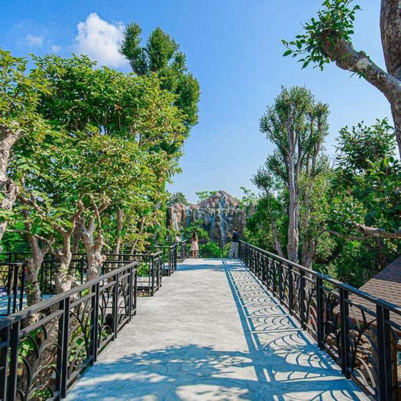 Chiang Mai: Dantewada ,Wat Ban Den Temple & Cafe Elephant - Key highlights worth planning around
