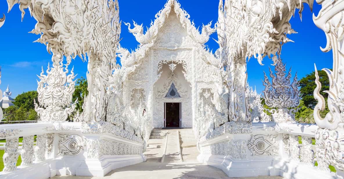 Chiang Mai: Day Trip to Chiang Rai Temples & Golden Triangle - Choui Fong Tea Plantation: Panoramic Views and a Walking Break