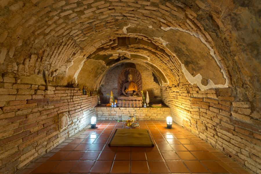 Chiang Mai Discover Hidden Gem Northern Temples I Thailand - Wat Lok Moli: a calm start away from the busiest paths