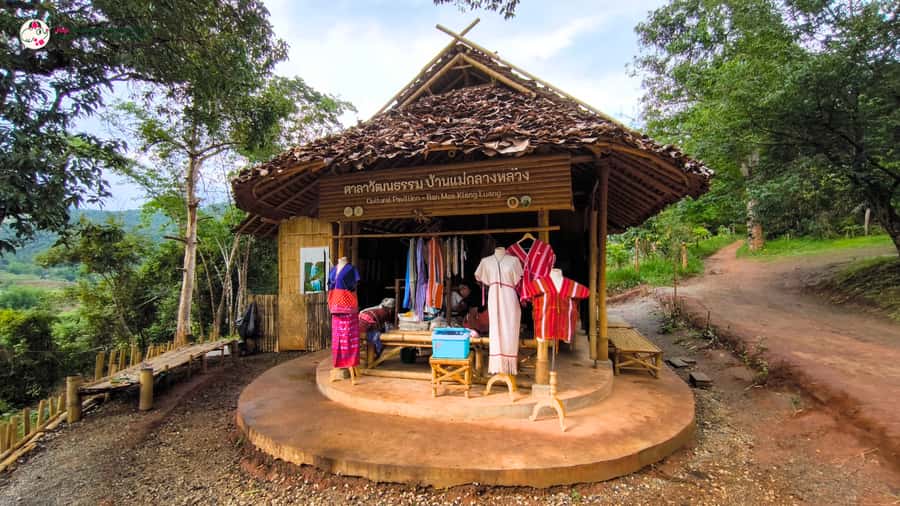 Chiang Mai: Doi Inthanon and Elephant Sanctuary Tour & Hike - Food and included drinks: lunch plus tea/coffee/water