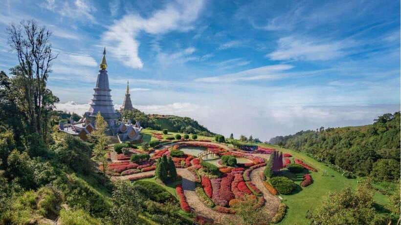 Chiang Mai: Doi Inthanon National Park and Pha Dok Siew Trek - Van-to-temple route: how the day unfolds