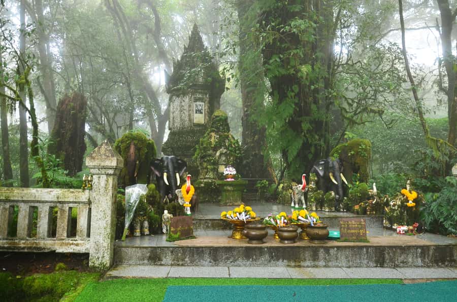 Chiang Mai: Doi Inthanon National Park Private Tour - Twin Royal Pagodas, Wachirathan Waterfall, and the Karen village stop