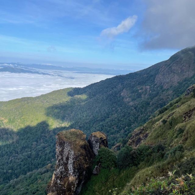 Chiang Mai: Doi Inthanon Park Day Trip with Kiw Mae Pan Hike - Cold air on Doi Inthanon’s 2,565-meter peak