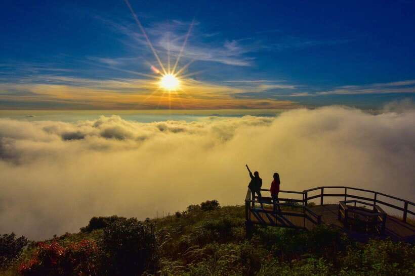 Chiang Mai: Doi Inthanon Park Tour & Kew Mae Pan Trail Hike - King’s and Queen’s Pagoda: the serene viewpoint stop with rules