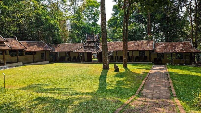 Chiang Mai: Doi Suthep and Wat Pha Lat Temple Evening Tour - Temple culture explained in a way you can actually use