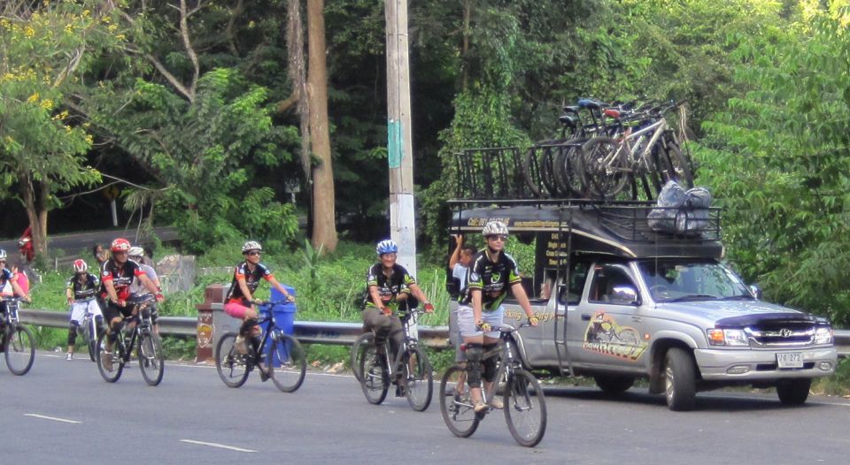 Chiang Mai: Doi Suthep National Park Leisure Hiking & Biking - Mountain biking down Doi Suthep: fun speed, real road awareness