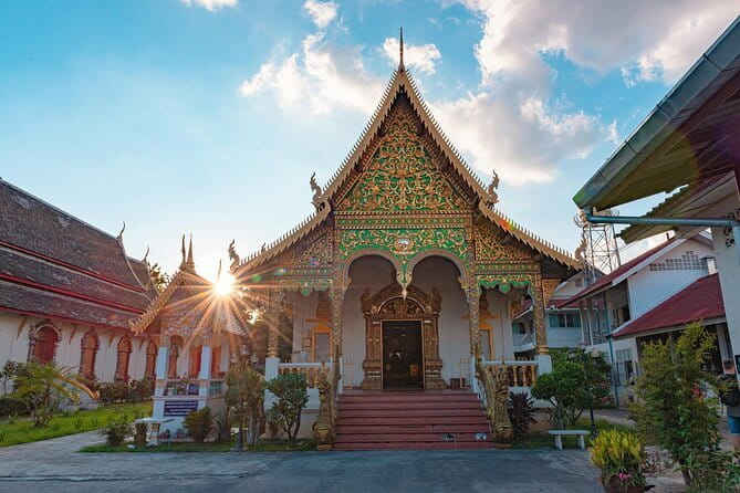 Chiang Mai - Doi Suthep Temple and Street Food Tour - Stop 2: Chang Phuak Gate (Elephant Gate) street food warm-up