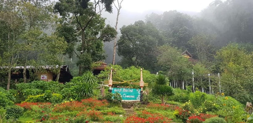 Chiang Mai: Doi Suthep Temple & Hmong Village Tour - The golden pagoda and Lanna details you should not rush