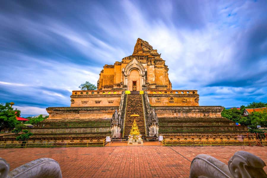 Chiang Mai: Doi Suthep, Wat Pha Lat & Wat Umong Spanish Tour - Huai Tung Tao Thai lunch: where locals go on weekends