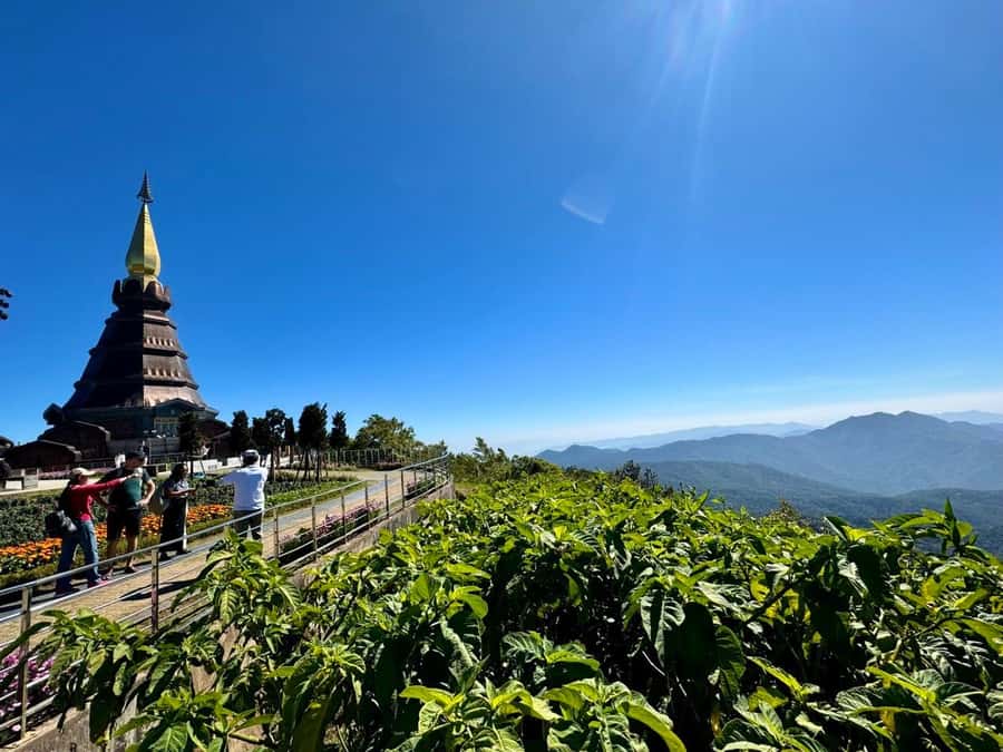 Chiang Mai Elephant Recovery Center, Doi Inthanon and Hiking - Meeting Pájaro: a Spanish guide who keeps the day moving