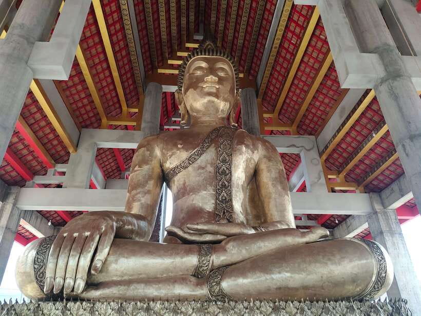 Chiang Mai: Elephants, Sticky Waterfalls, Market and Temple - Countryside Roads Between Stops: Paddy Fields and Off-Road Views