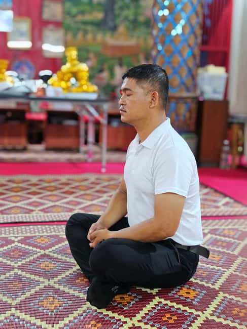 Chiang Mai: Evening Chanting & Meditation - A 15-minute guided silent meditation that actually teaches you how to sit