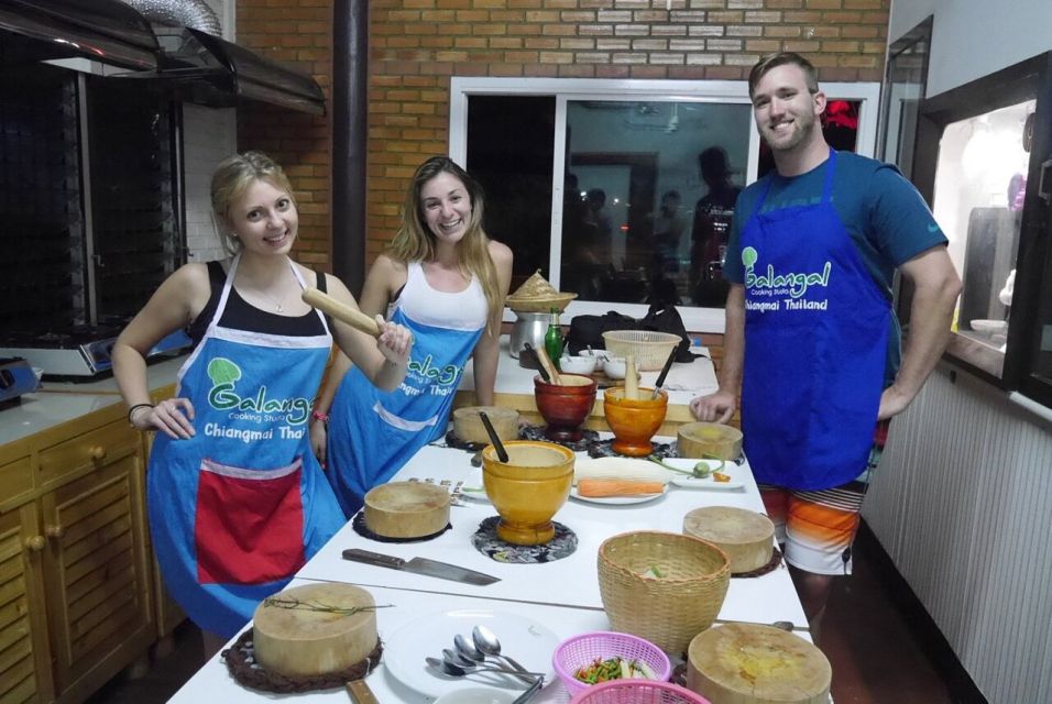 Chiang Mai: Evening Cooking Class and Local Market Visit - Choosing your menu: 4 dishes that feel doable