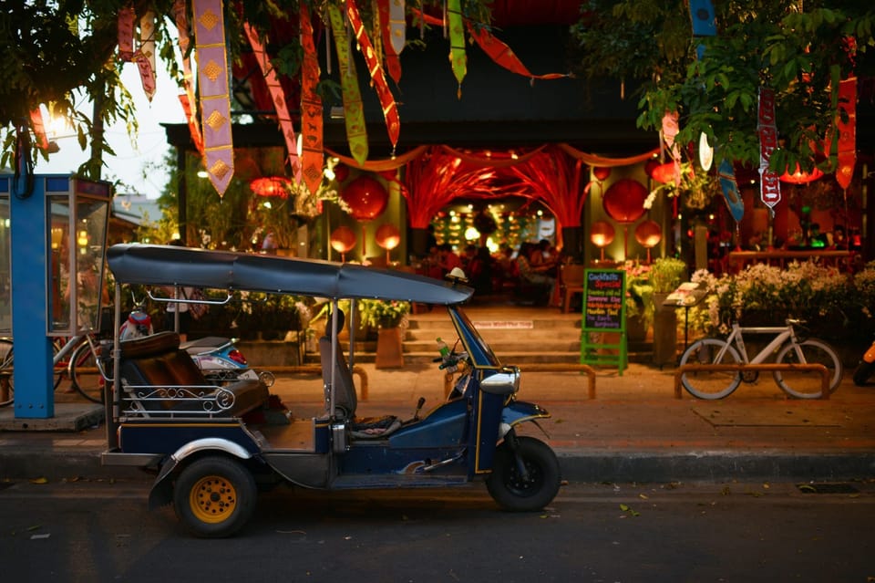 Chiang Mai: Evening Foodie Tour - 17:00–18:30: Night markets near Chang Puak Gate and North Gate