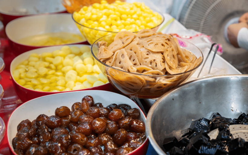 Chiang Mai: Evening Sightseeing and Local Food Guided Tour - What you get for $45: value for food, temples, and time