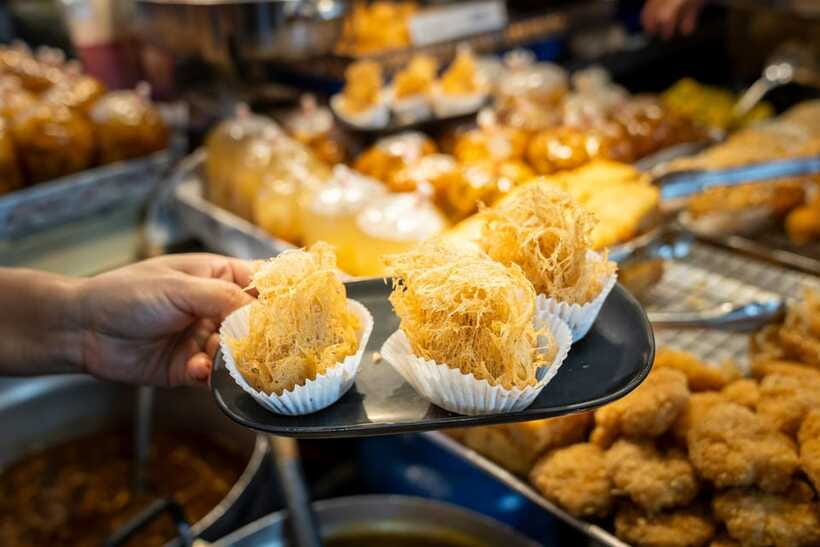 Chiang Mai: Evening Sightseeing and Local Food Guided Tour - Khao Soi and street snacks: the heart of the evening
