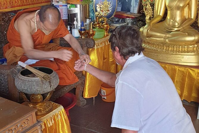 Chiang Mai: Evening Tour to Doi Suthep & Wat Pha Lat - Wat Pha Lat at 5:30 pm: A Quieter Temple Stop With Waterfall Views