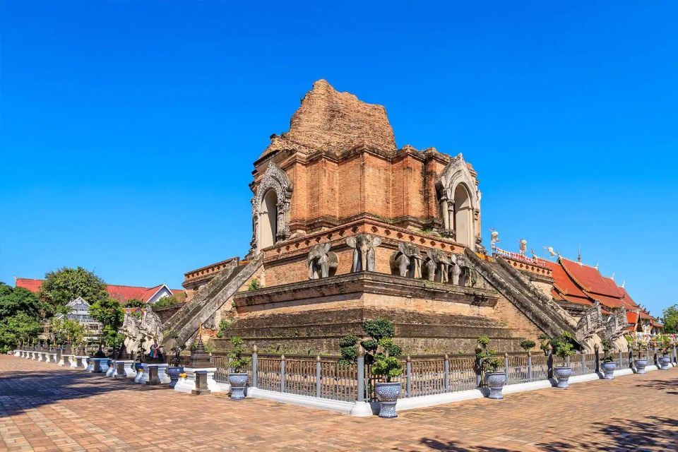 Chiang Mai: Exploration of Old City by Private Tuk-Tuk - Tha Phae Gate and the Old City Flow