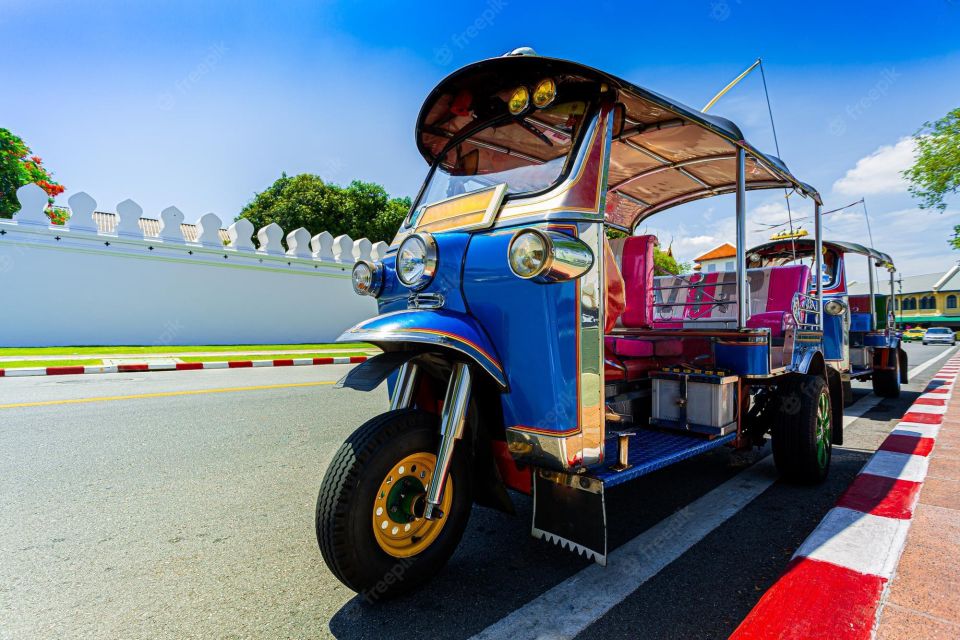 Chiang Mai: Exploration of Old City by Private Tuk-Tuk - Markets at the Finish: Mueang Mai and Warorot