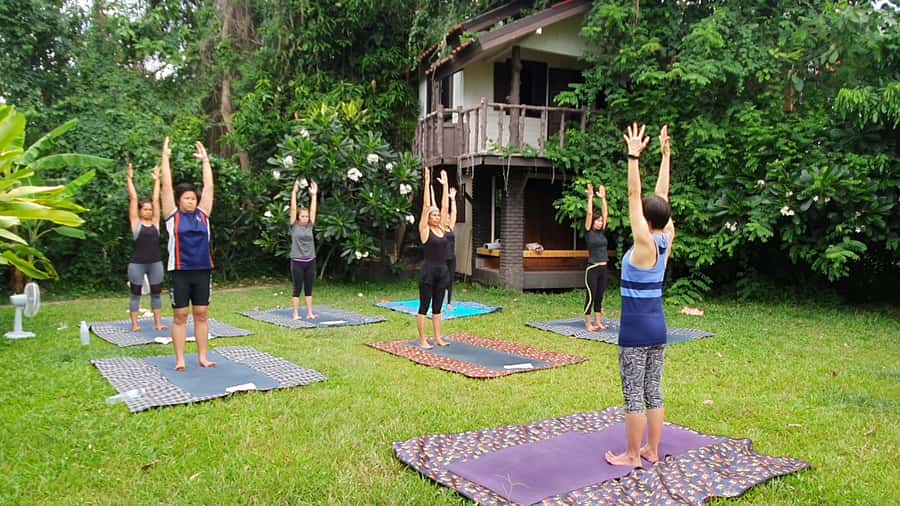 Chiang Mai: Full-Day Yoga & Meditation Experience with Lunch - Wat Phra That Doi Saket: Temple Visit With Context