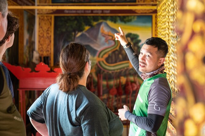 Chiang Mai: Historic Old City Bike Tour - Morning or Night - Wat Intakhin and the symbolic center of the kingdom