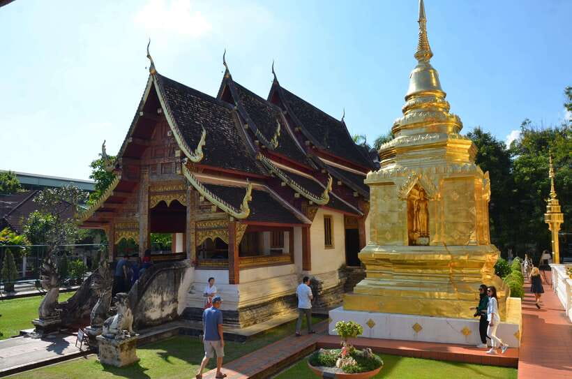 Chiang Mai: Historic Temples and City Guided Walking Tour - Wat Phan Tao: a teak viharn and the throne tied to rulers