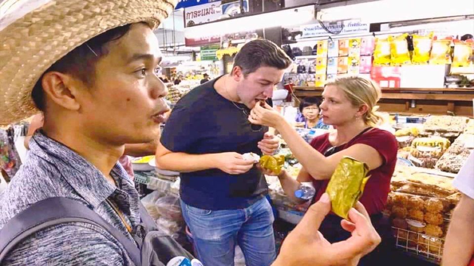 Chiang Mai: History & Mouth Watering Food Tour - Meeting at Three Kings and How the 9:00 AM Morning Runs