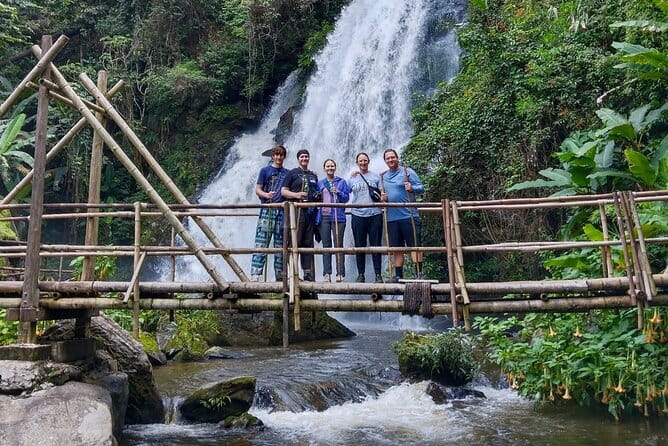 Chiang Mai: Inthanon, Elephant Sanctuary Observation & Waterfall - The Inthanon climb: misty air and the Twin Royal Stupas