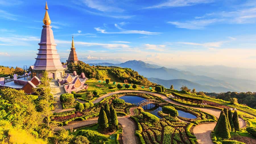 Chiang Mai: Kew Mae Pan Nature Trail & Doi Inthanon Day Trip - Royal stop: King’s and Queen’s Pagodas and the sacred-site dress code