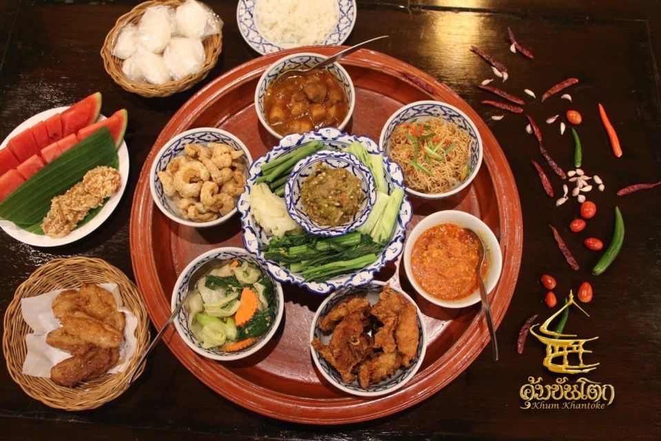 Chiang Mai: Khum Khantoke Northern Thai Cuisine and Show - The show at 7:15: costumes, timing, and what the performance feels like