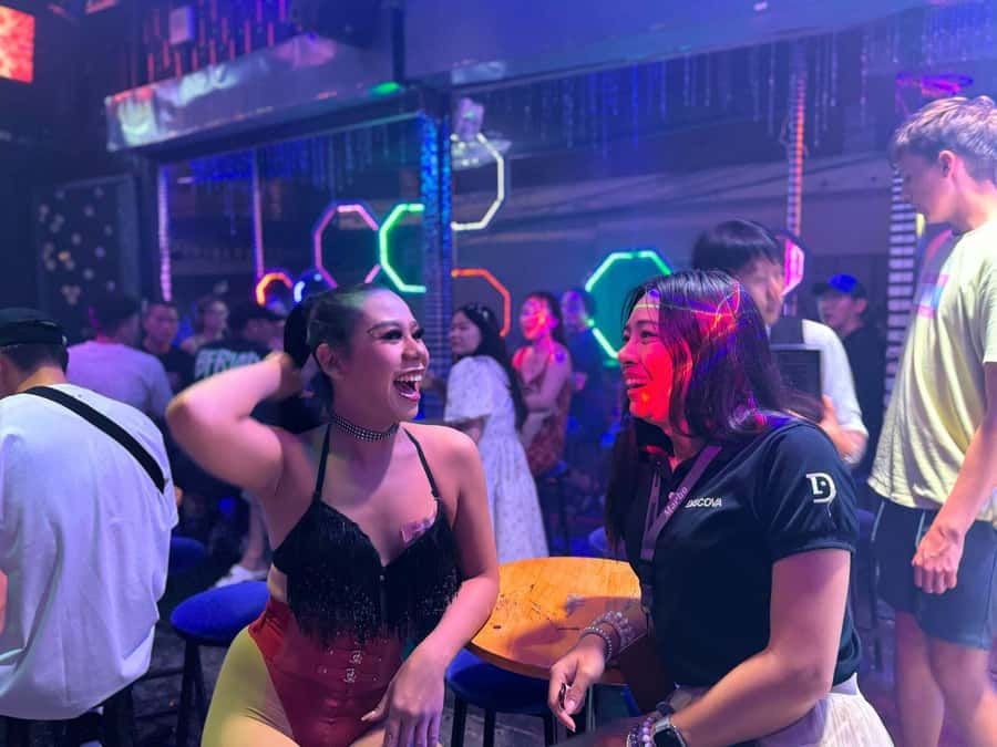 Chiang Mai: Ladyboy Cabaret Show with Dinner and Drinks - Getting Fed on Thai Street Food (and Why the Guide Helps)